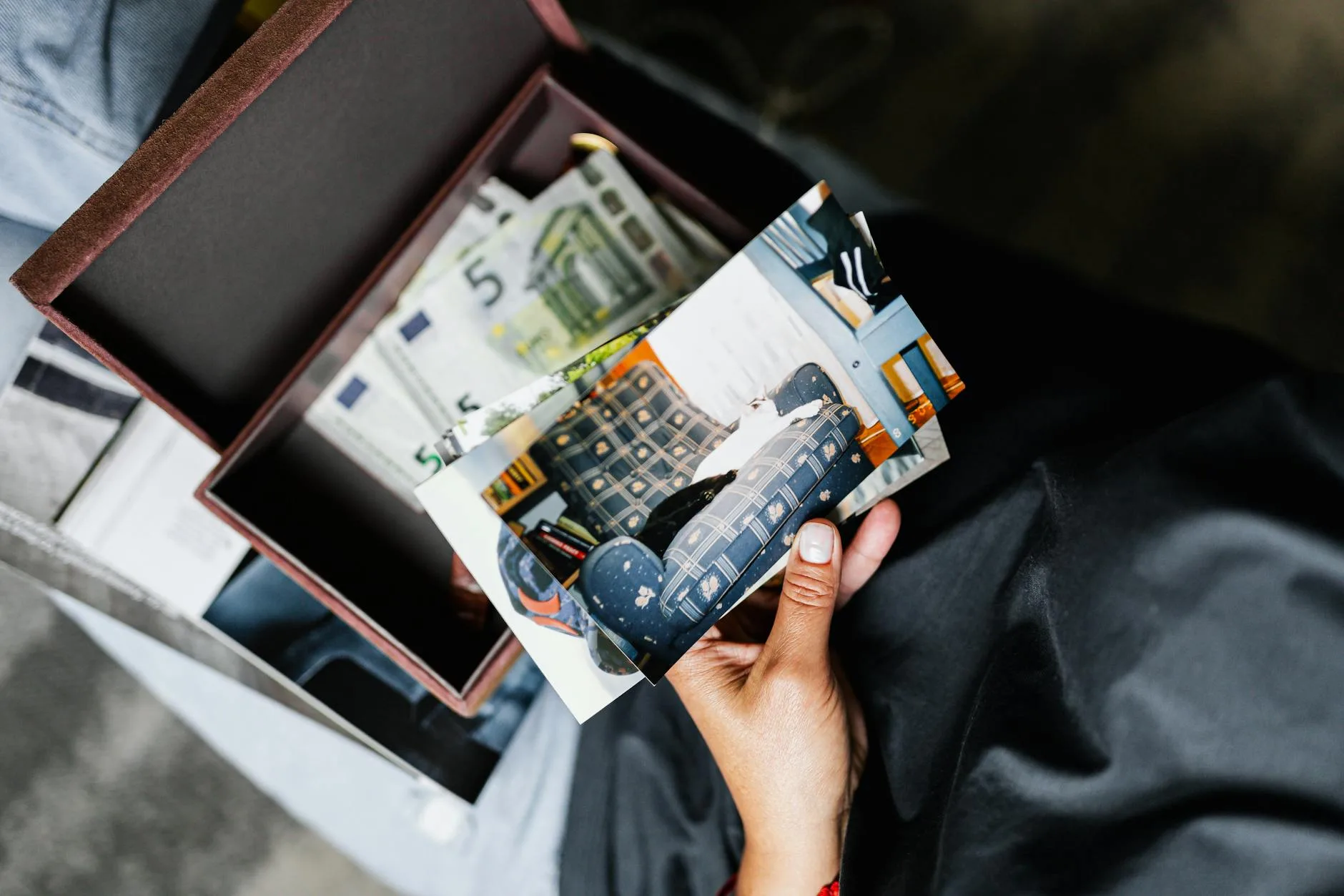 Best Cremation Keepsake Boxes For Pets: 9 Picks in 2026